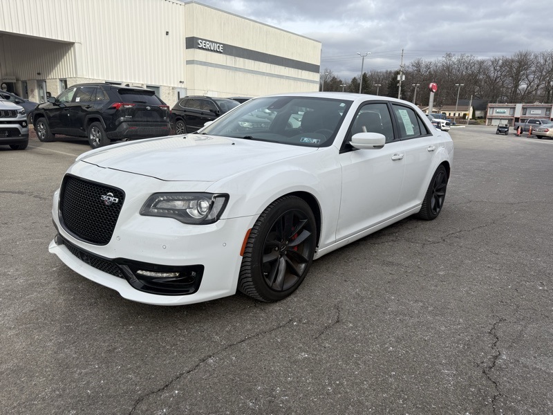 2023 Chrysler 300 C photo 3