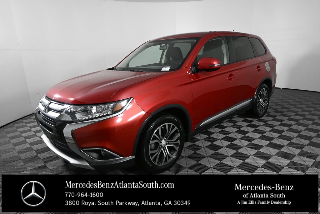 2016 Mitsubishi Outlander SE's photo