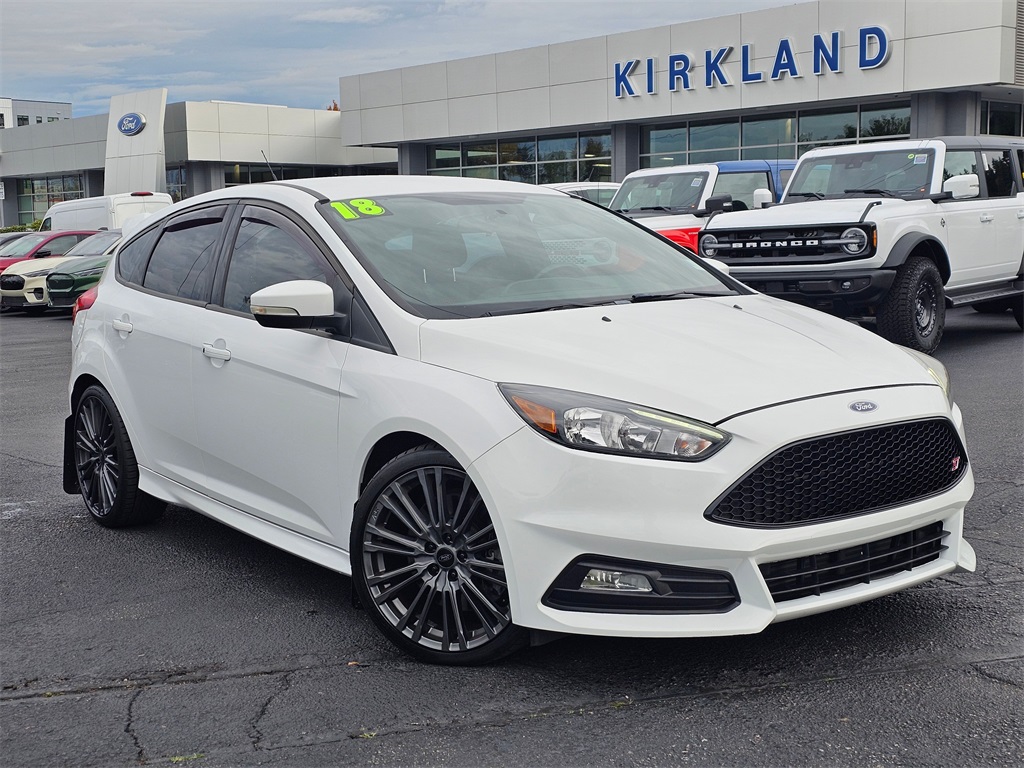 2018 Ford Focus ST's photo
