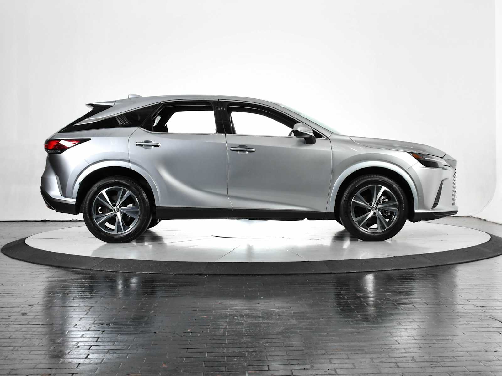 2025 Lexus RX photo 5
