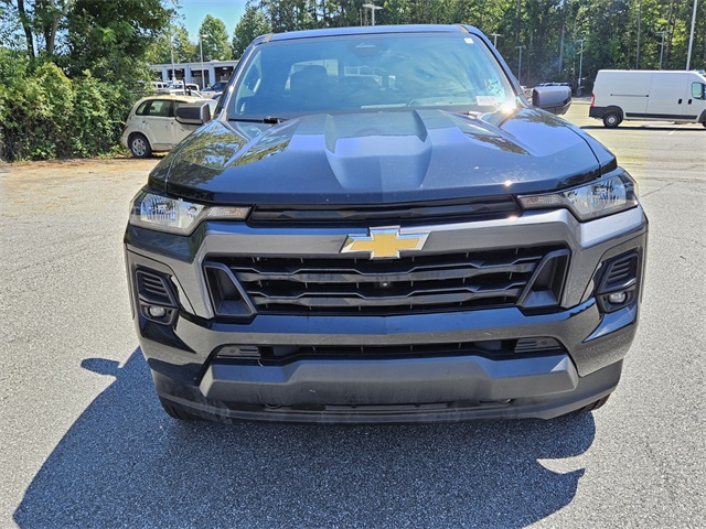 2023 Chevrolet Colorado LT photo 2