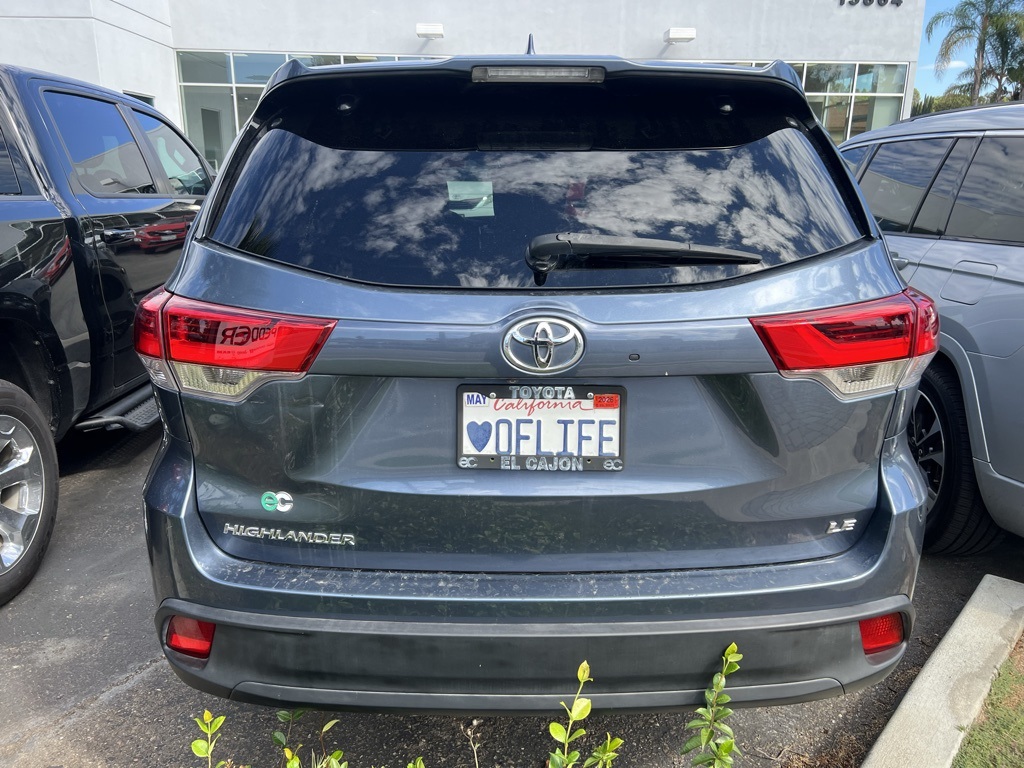 2019 Toyota Highlander LE photo 4