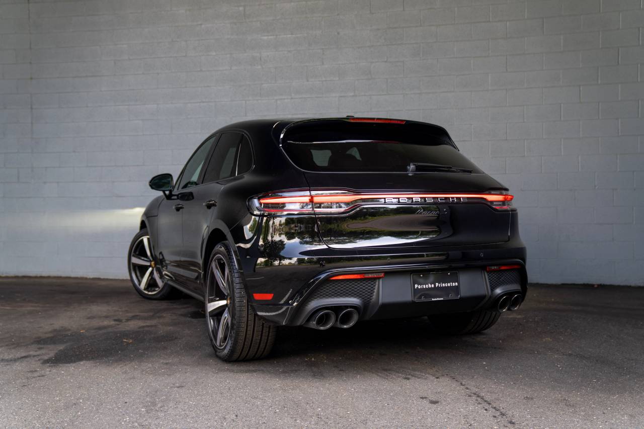 2025 Porsche Macan S photo 3