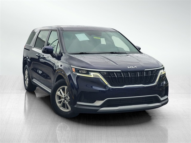 2022 Kia Carnival LX photo 3