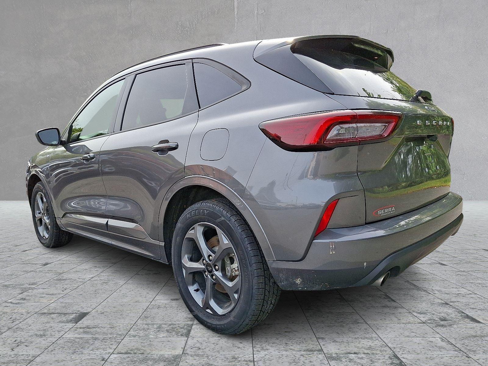 2023 Ford Escape ST-Line photo 4