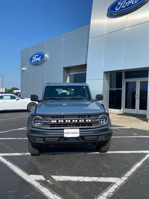 2025 Ford Bronco Base photo 2