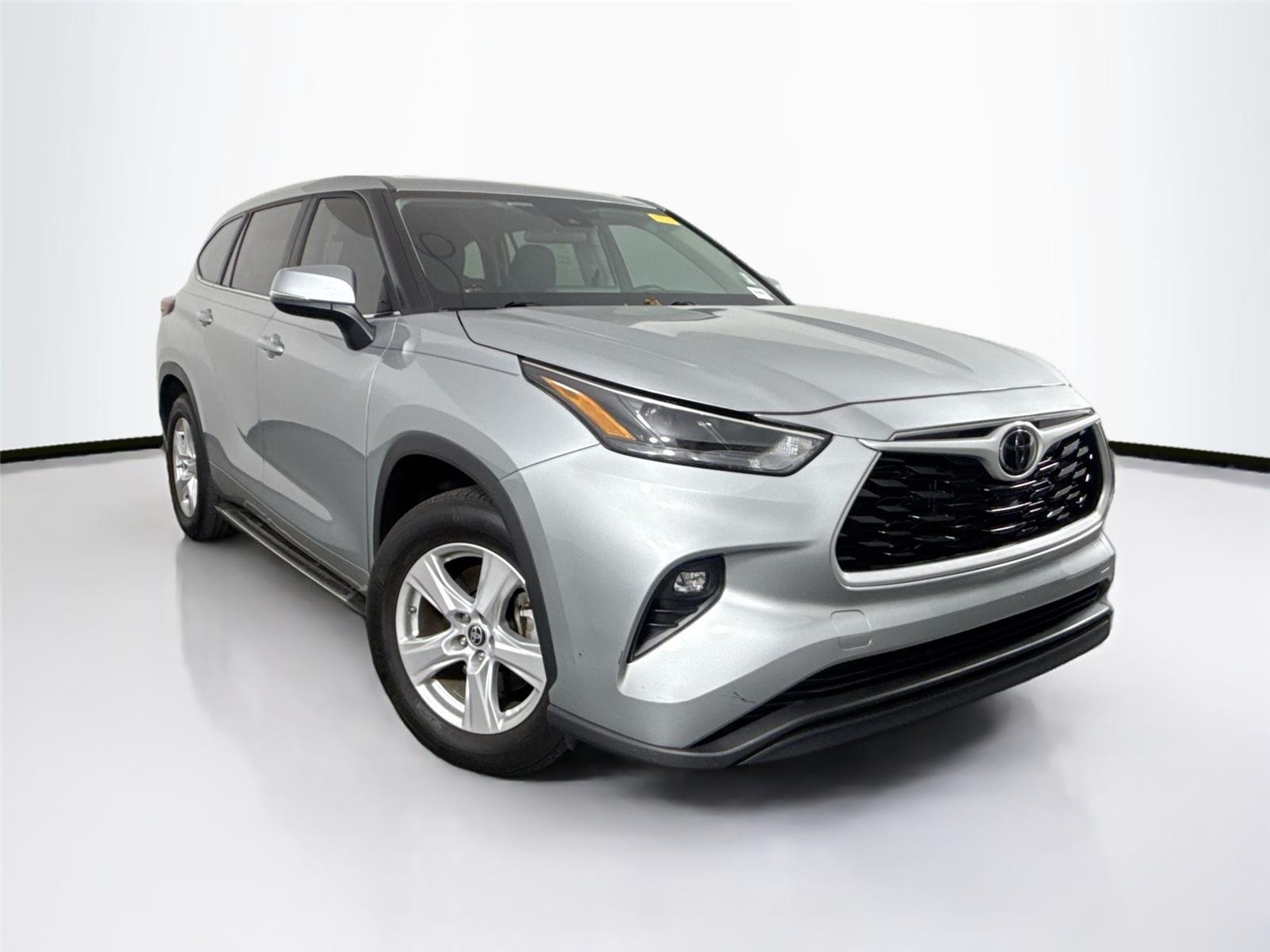 2024 Toyota Highlander LE photo 4