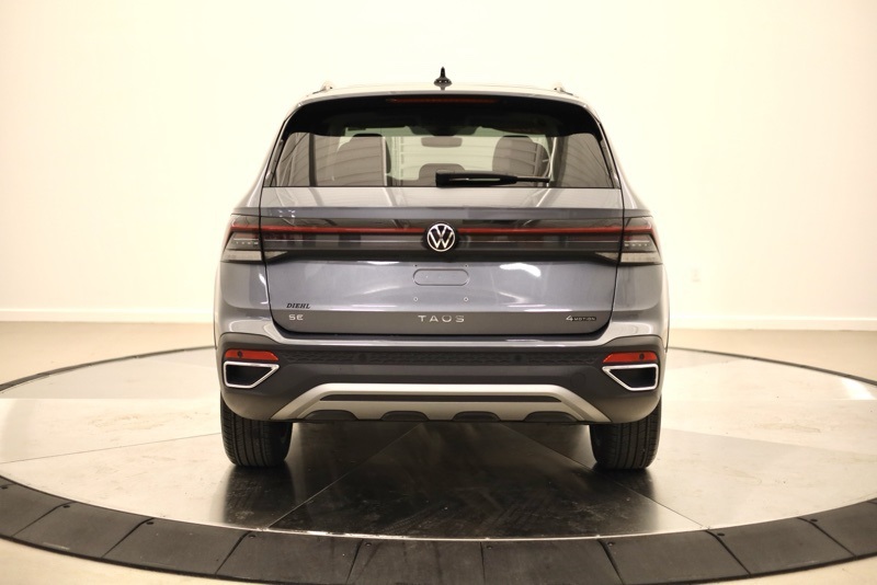 2025 Volkswagen Taos SE photo 4