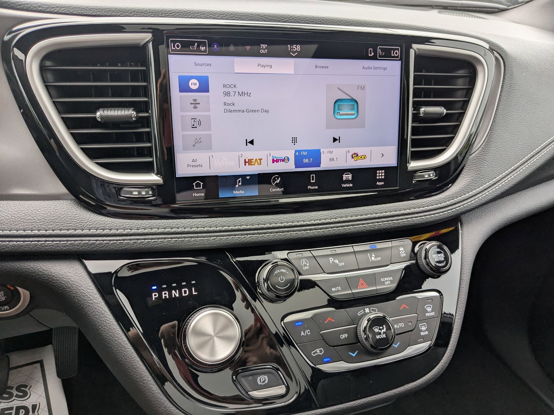 2026 Chrysler Pacifica photo 19