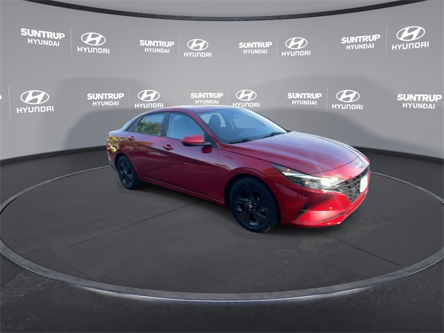 2023 Hyundai Elantra SEL photo 2