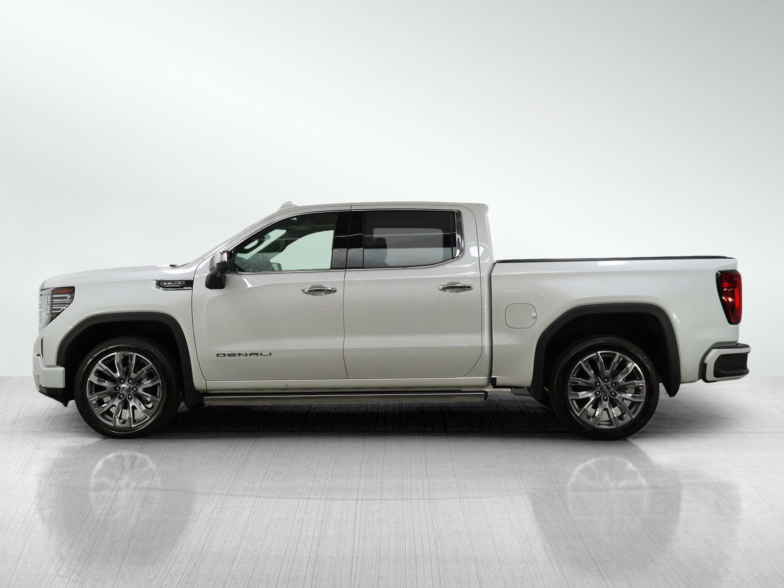 Used 2023 GMC Sierra 1500 Denali Denali with VIN 1GTUUGEDXPZ332530 for sale in Roseville, Minnesota