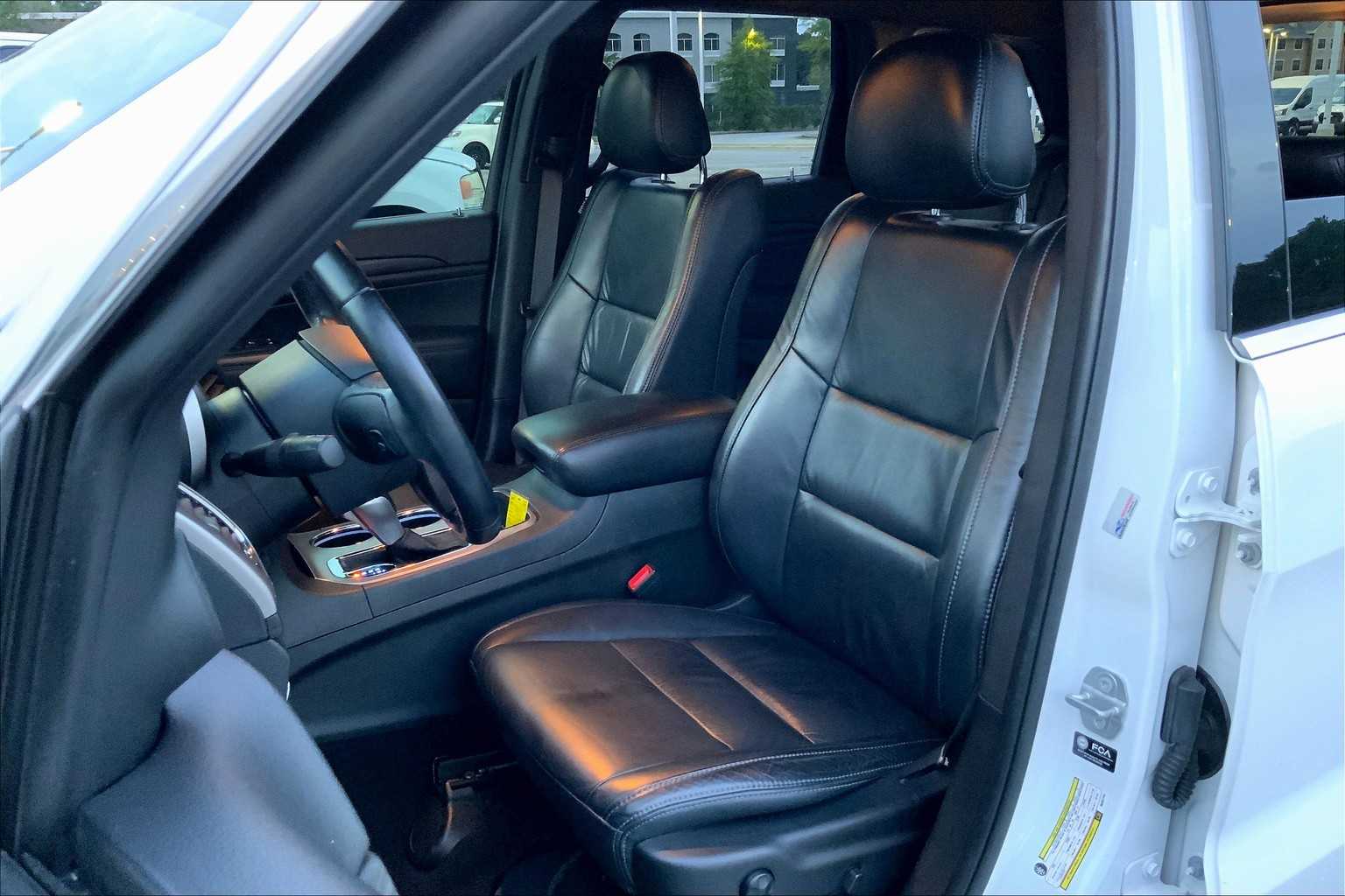 2021 Jeep Grand Cherokee Laredo E photo 6