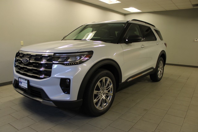 2025 Ford Explorer photo 3
