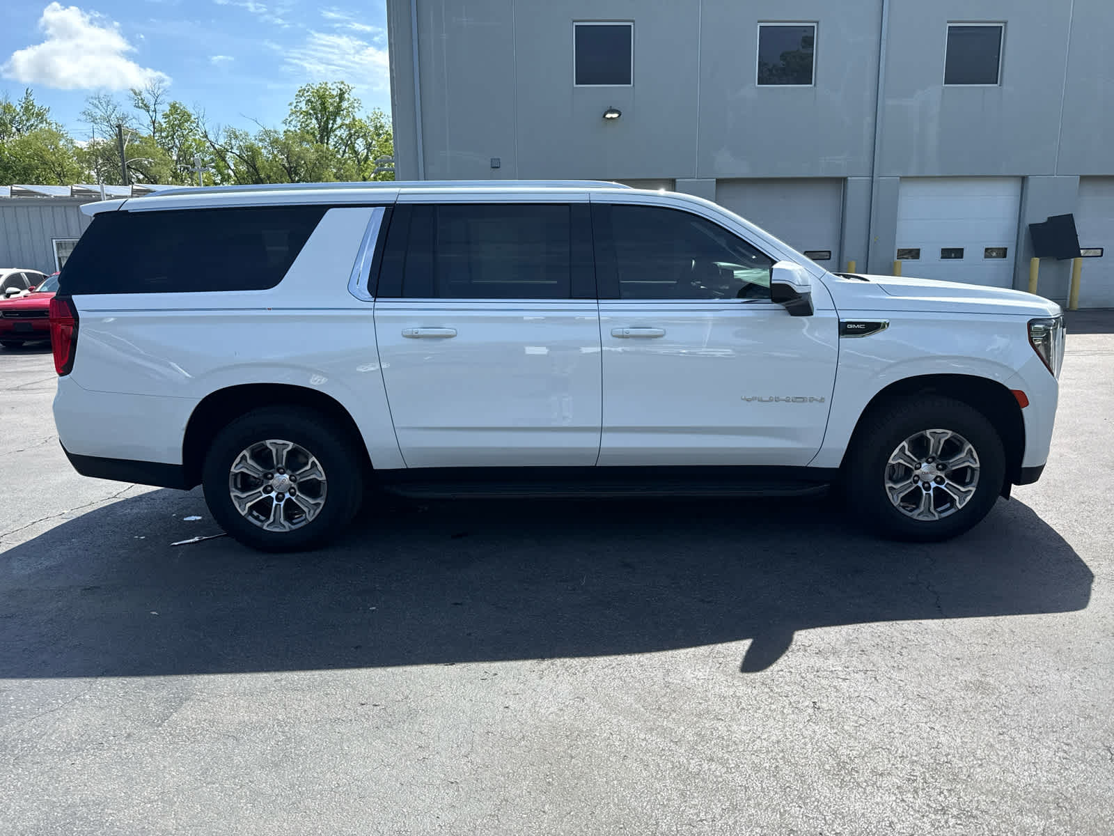 2023 Gmc Yukon XL SLE photo 2