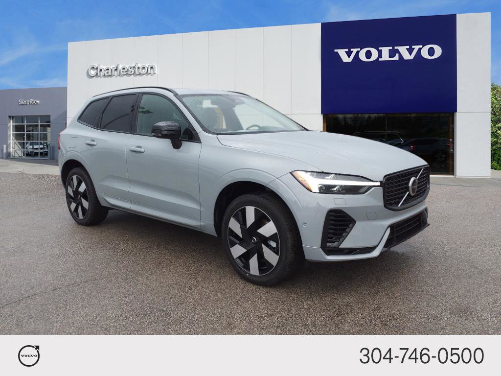2025 Volvo XC60 Plus's photo