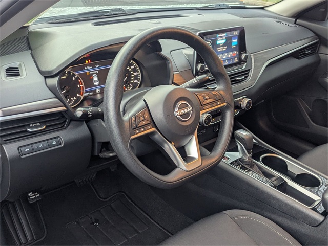 2024 Nissan Altima 2.5 SV photo 2