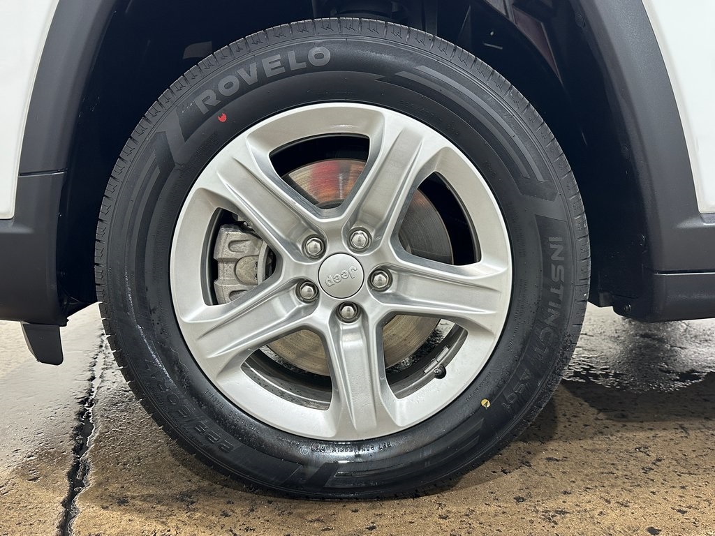 2024 Jeep Compass Latitude photo 4