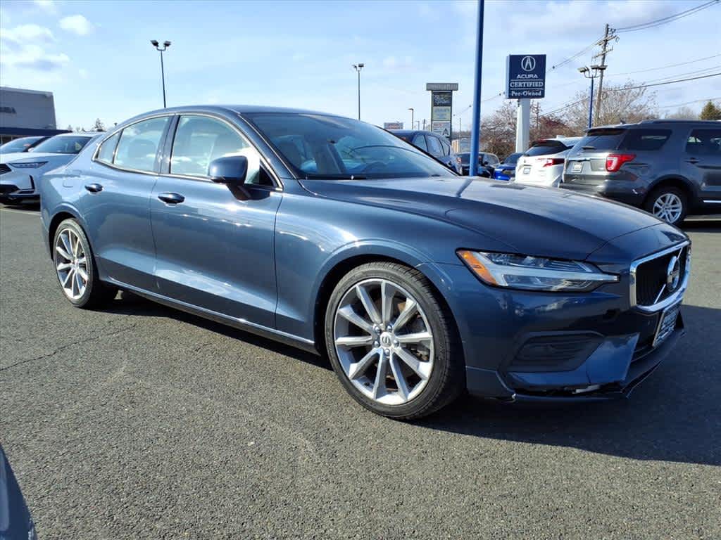 2020 Volvo S60 Momentum's photo