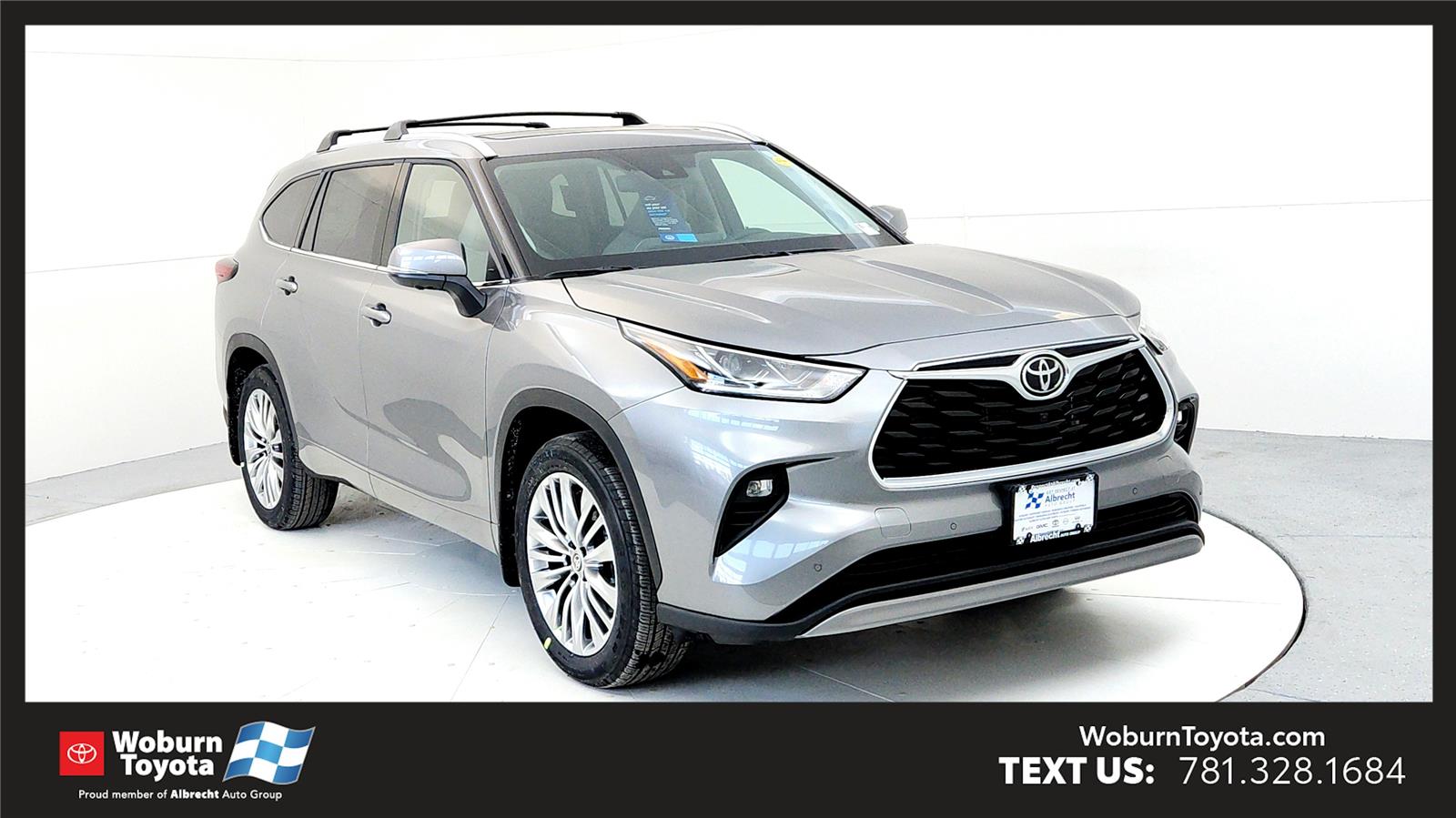 2026 Toyota Highlander Platinum's photo