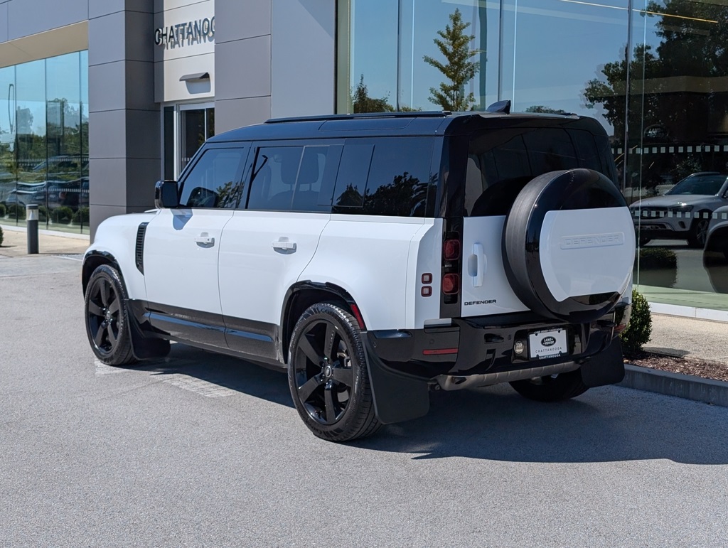 2025 Land Rover Defender 110 X-Dynamic SE photo 3