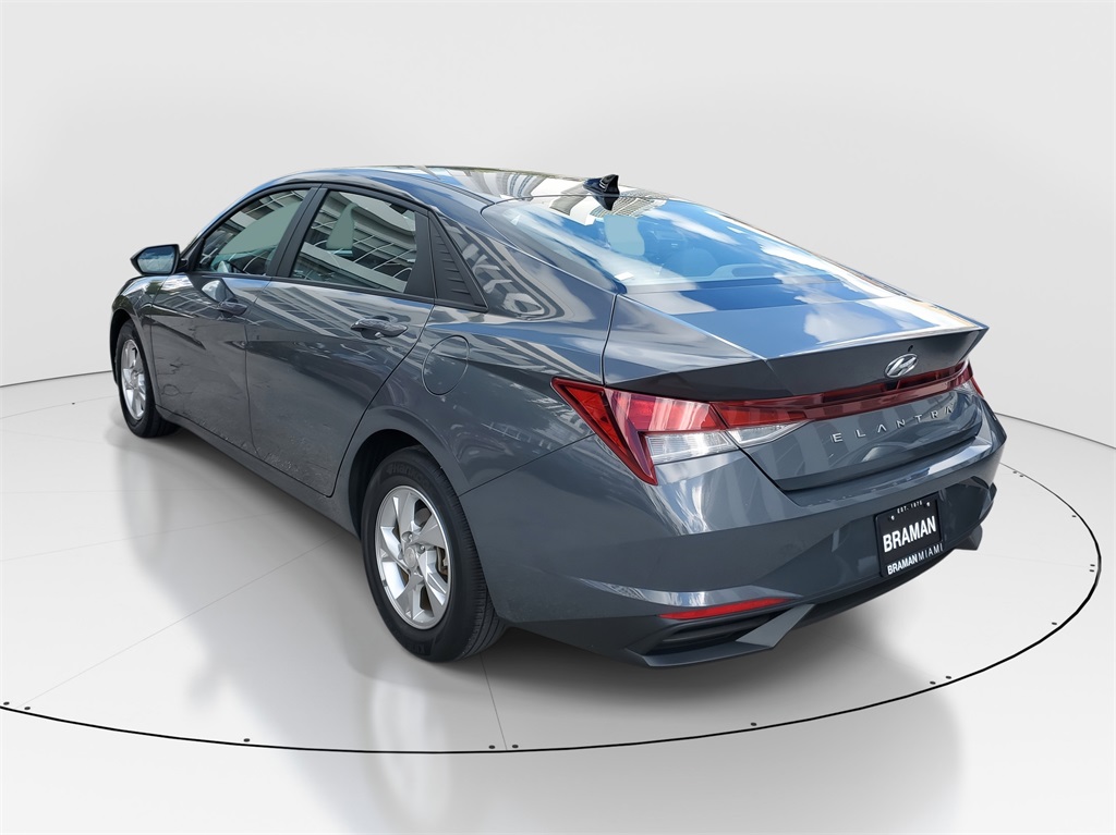 2023 Hyundai Elantra SE photo 4