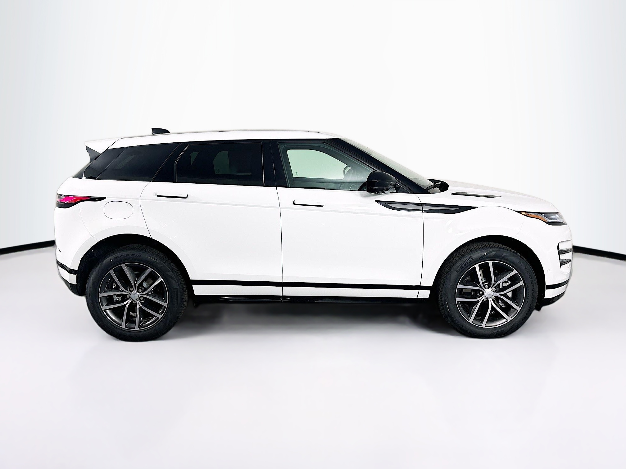 2026 Land Rover Range Rover Evoque Dynamic SE photo 2