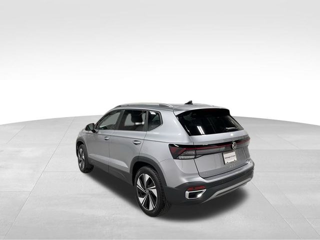 2025 Volkswagen Taos SE photo 3