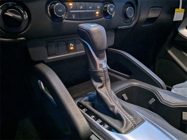 2025 Nissan Frontier SV photo 14