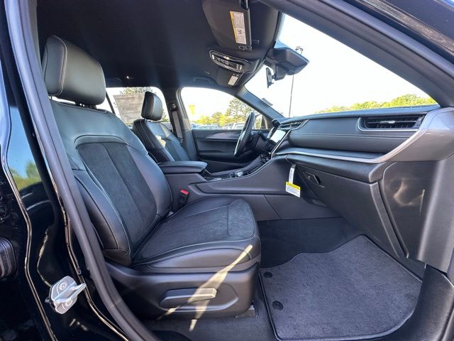 2025 Jeep Grand Cherokee Altitude X photo 28