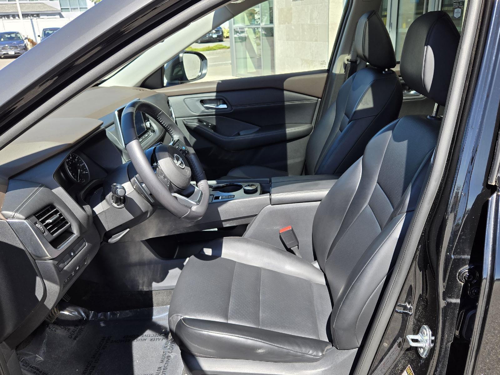 2023 Nissan Rogue SV photo 3