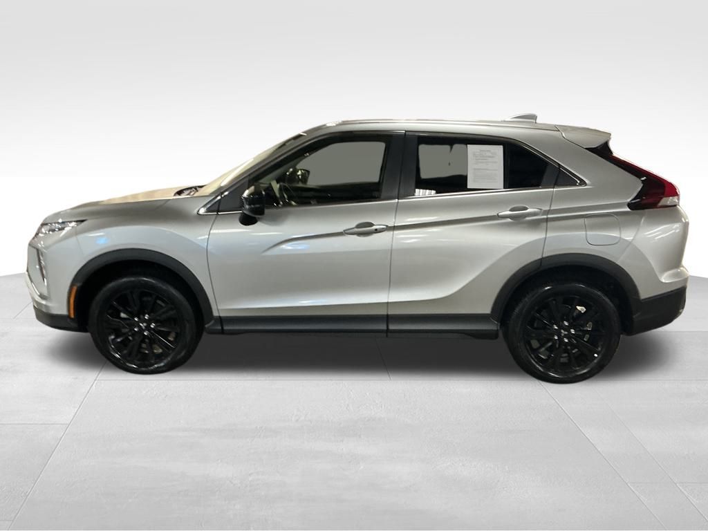 2024 Mitsubishi Eclipse Cross LE photo 2