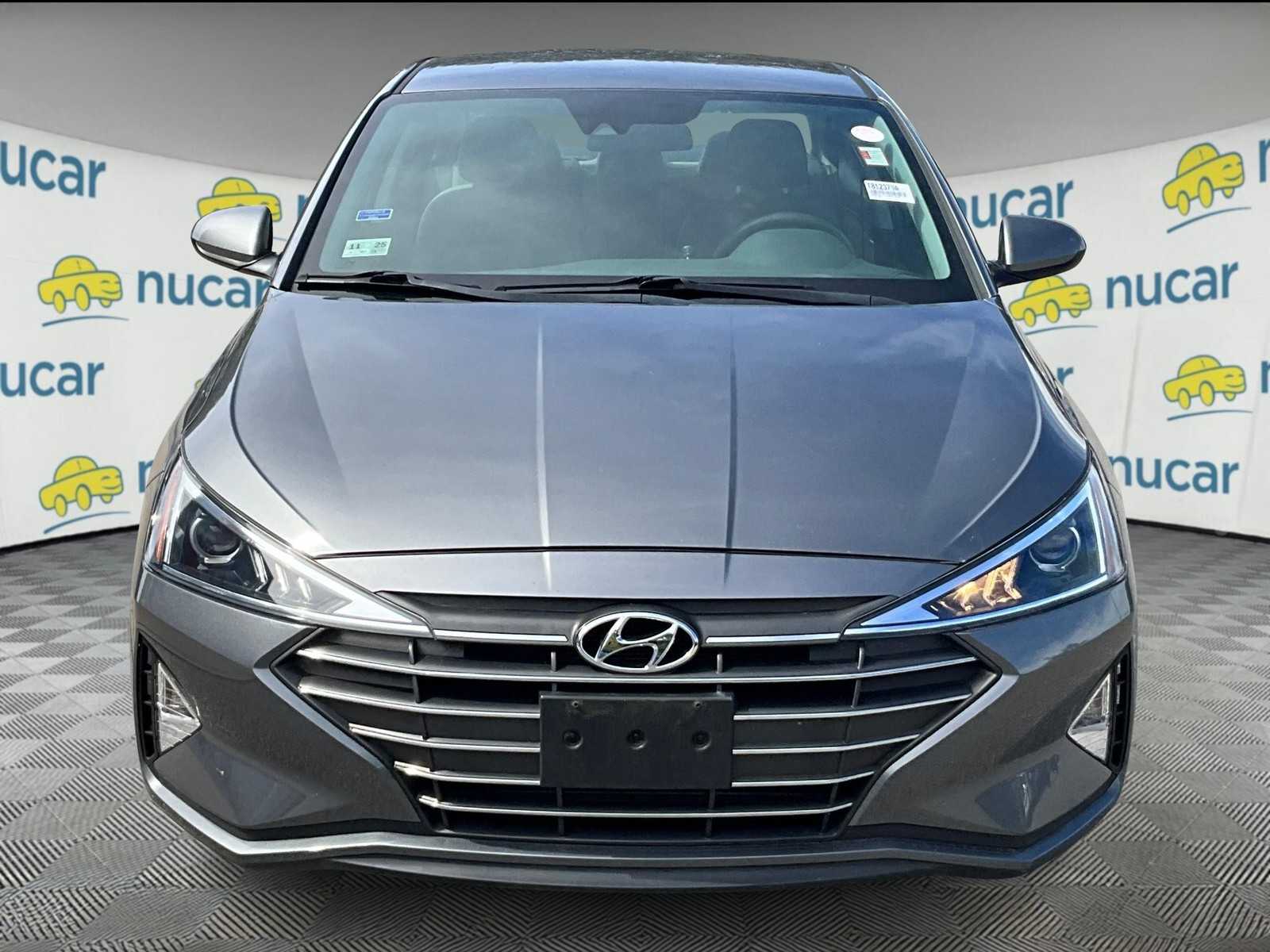 2020 Hyundai Elantra SEL photo 2