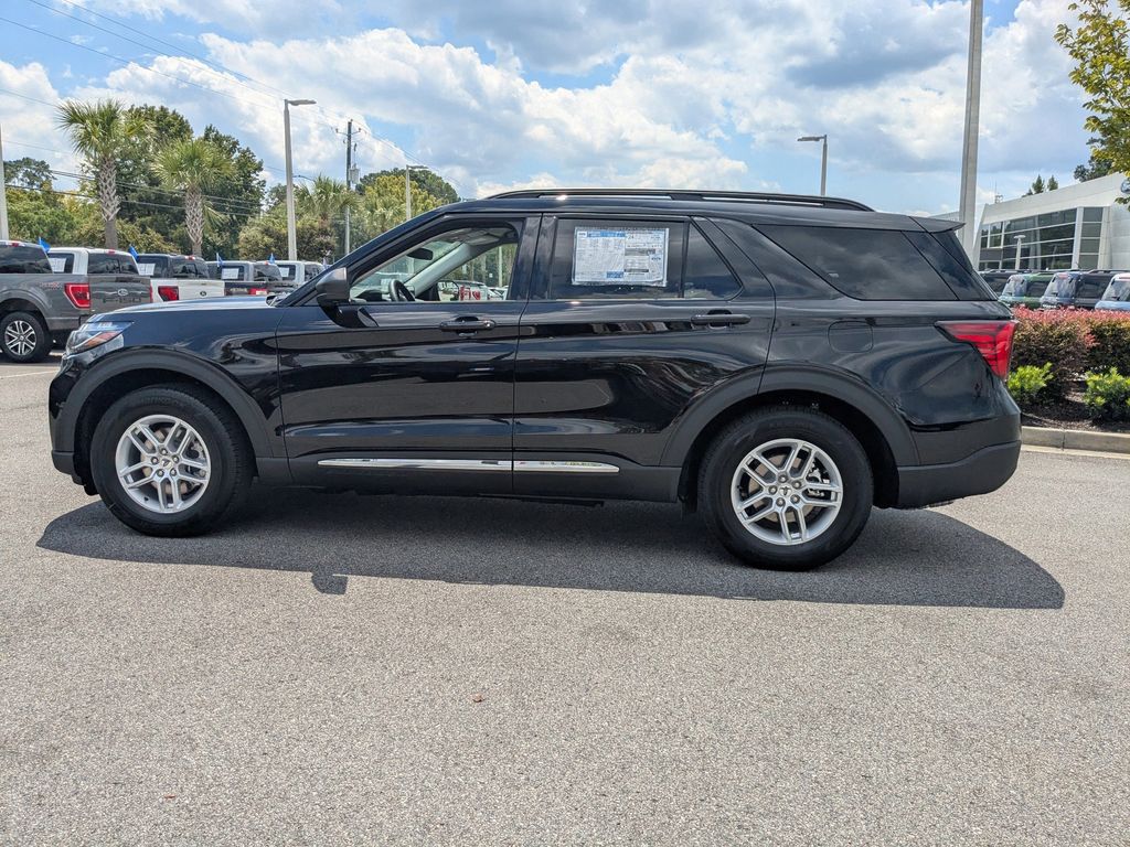 2025 Ford Explorer photo 7