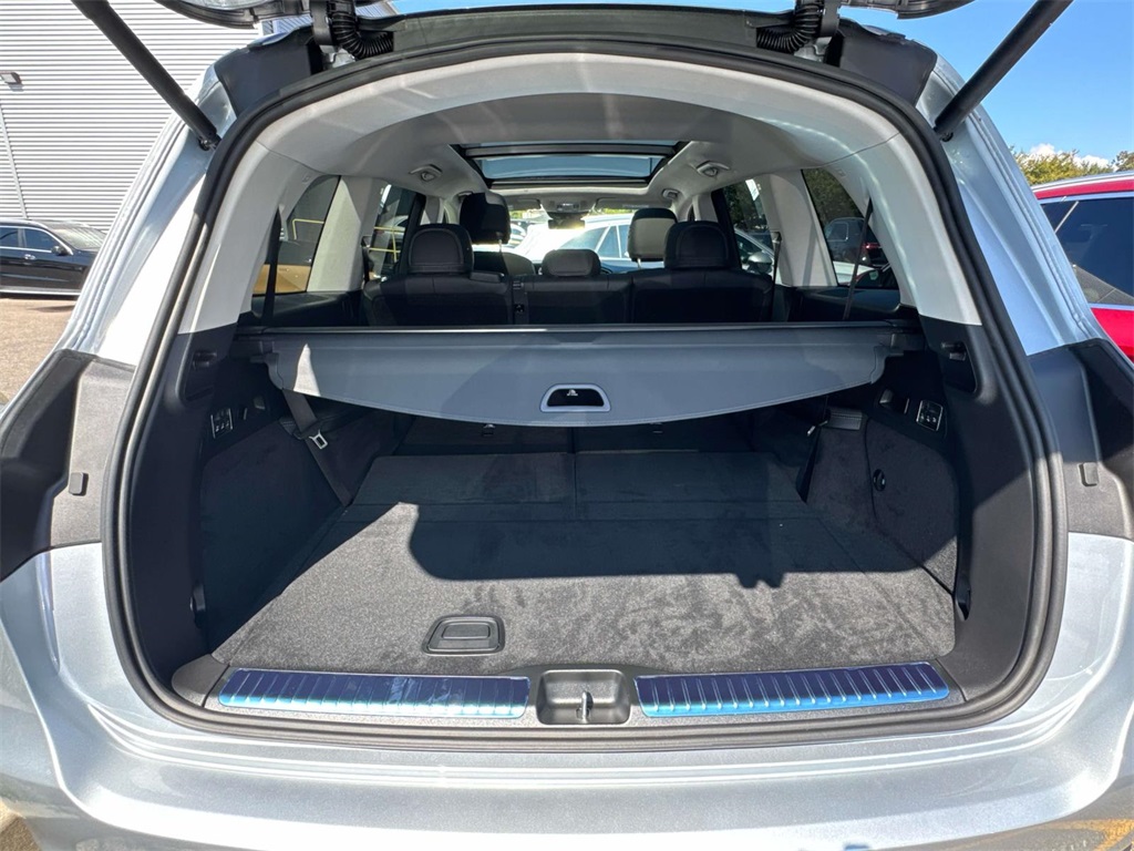 2026 Mercedes Benz GLS 450 4MATIC photo 3