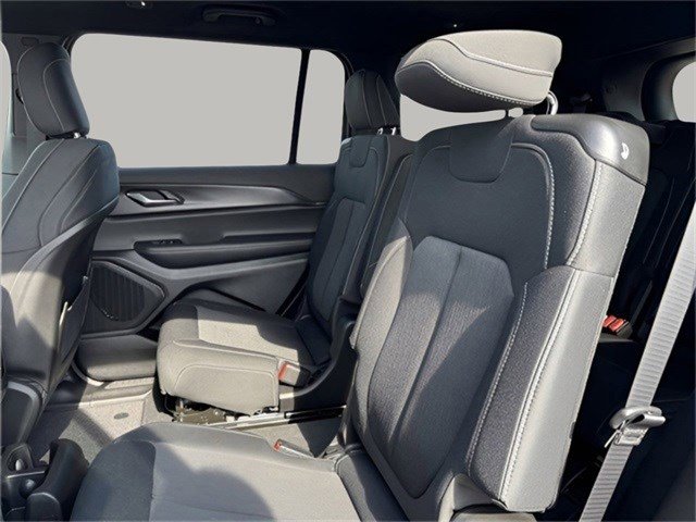 2025 Jeep Grand Cherokee Laredo X photo 14