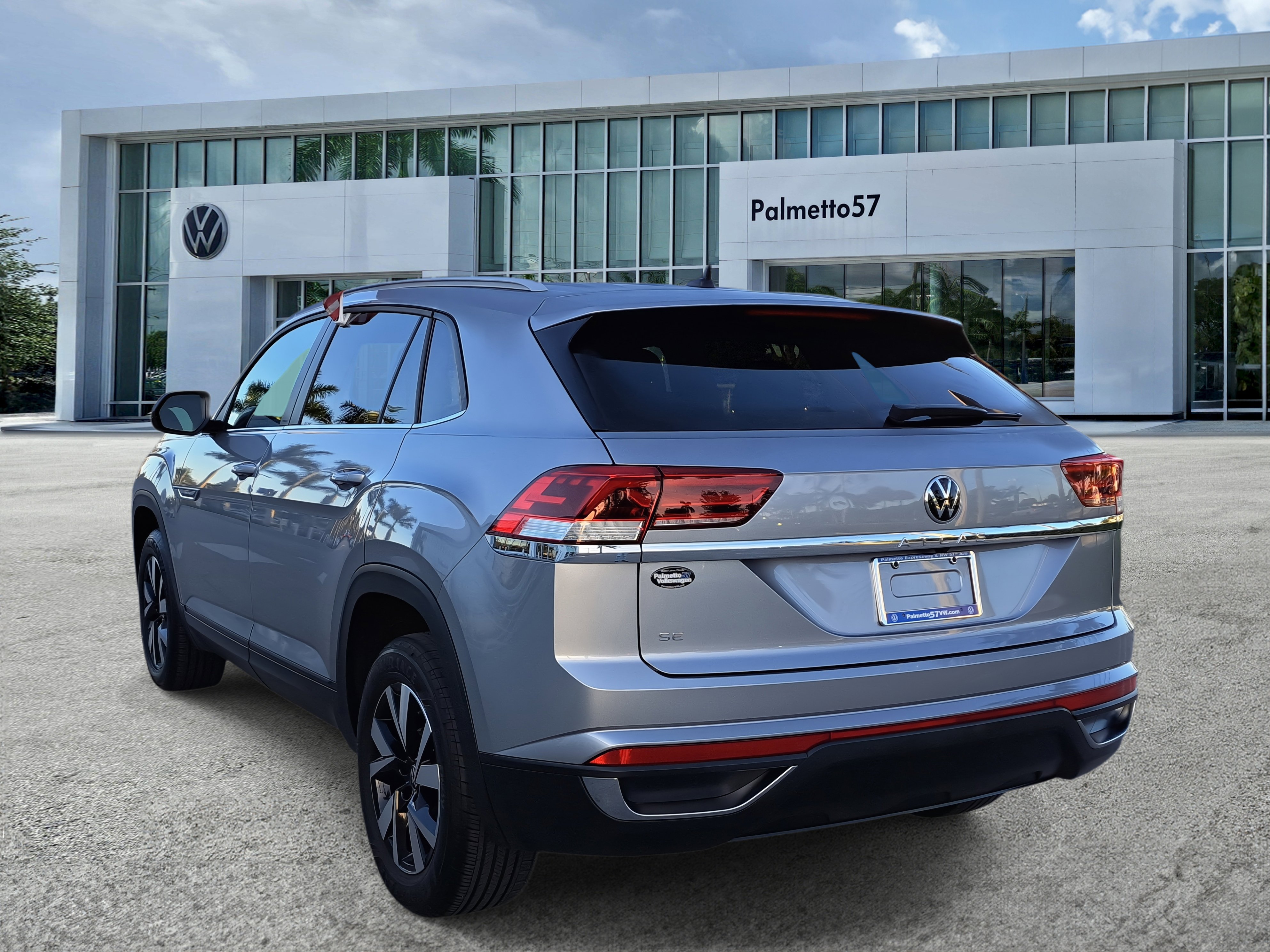 2022 Volkswagen Atlas Cross Sport SE photo 3