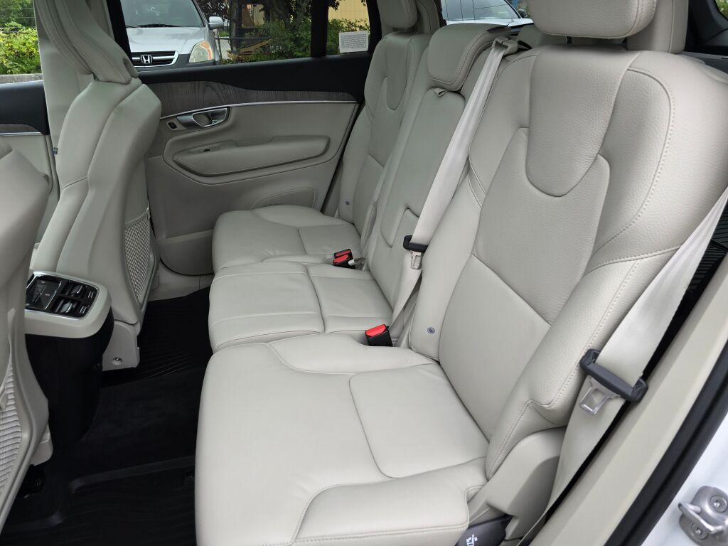 2024 Volvo XC90 Plus photo 16