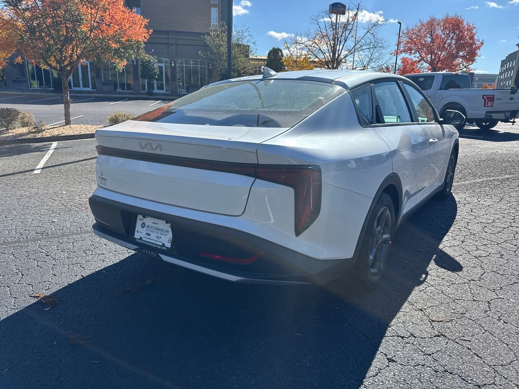 2025 Kia K4 LXS photo 3