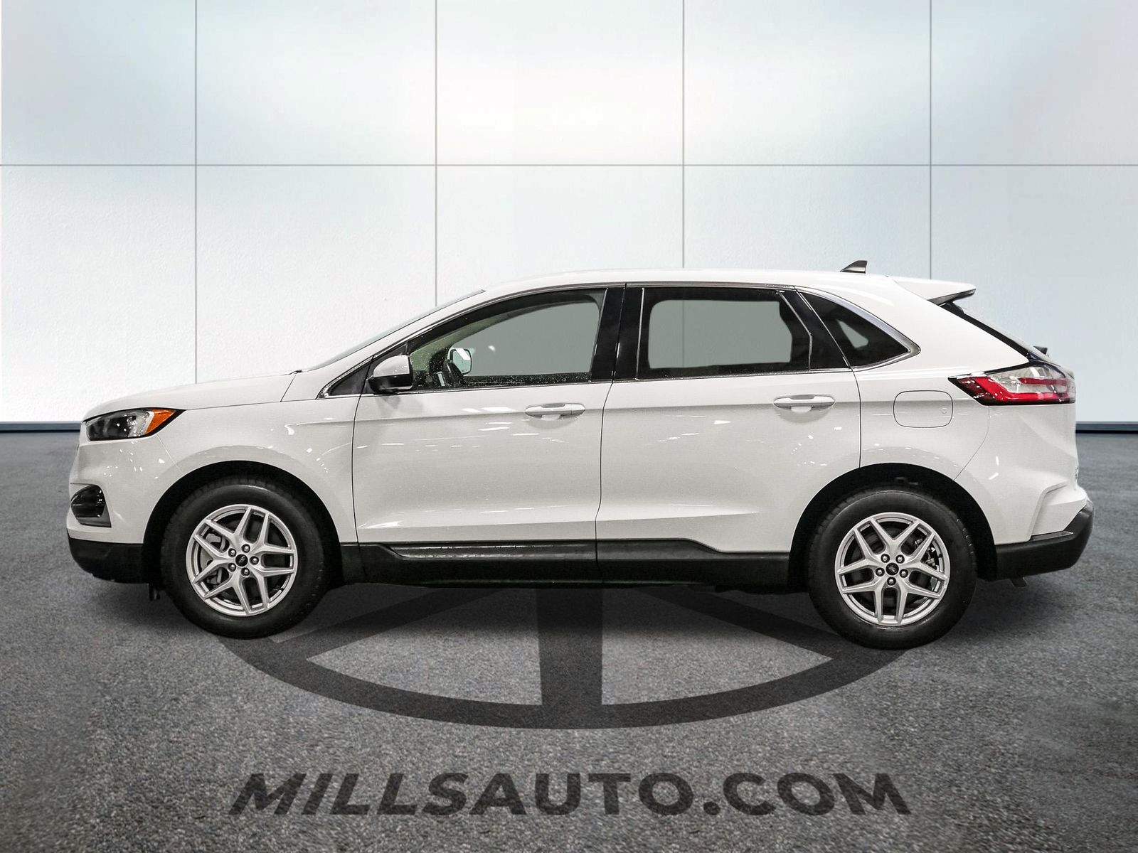 2024 Ford Edge SEL photo 2