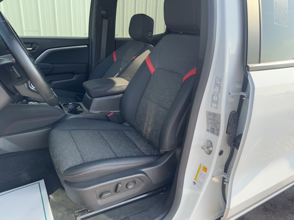 2023 Chevrolet Colorado Z71 photo 3
