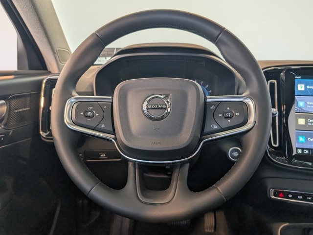 2023 Volvo XC40 Plus photo 17