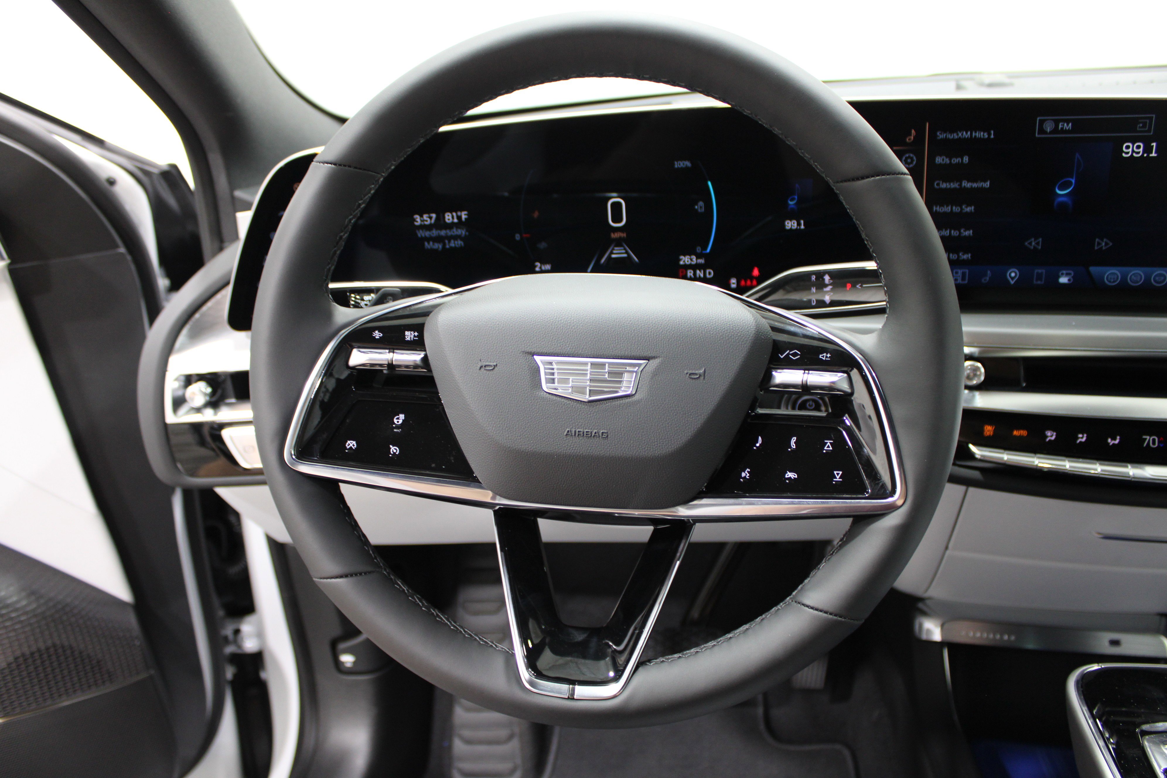 2025 Cadillac Lyriq Luxury photo 9