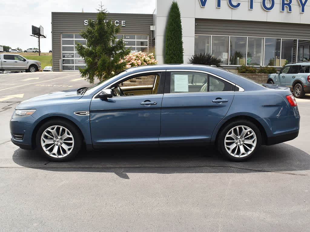 1FAHP2F82KG102004