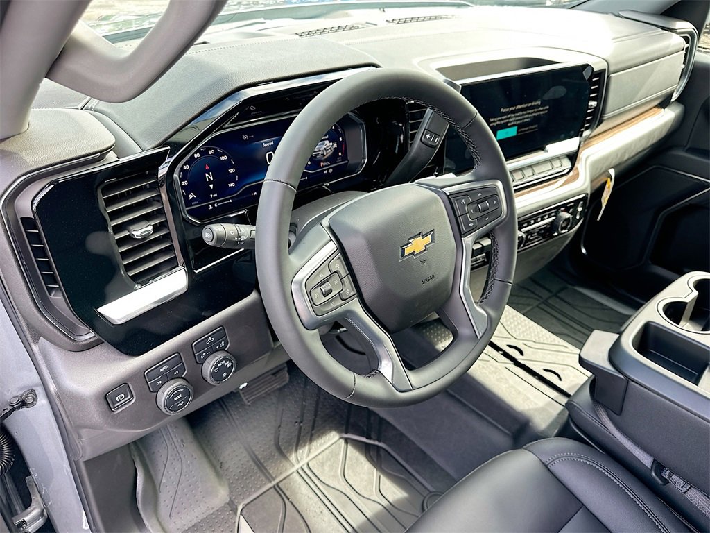 2025 Chevrolet Silverado 1500 LT photo 6