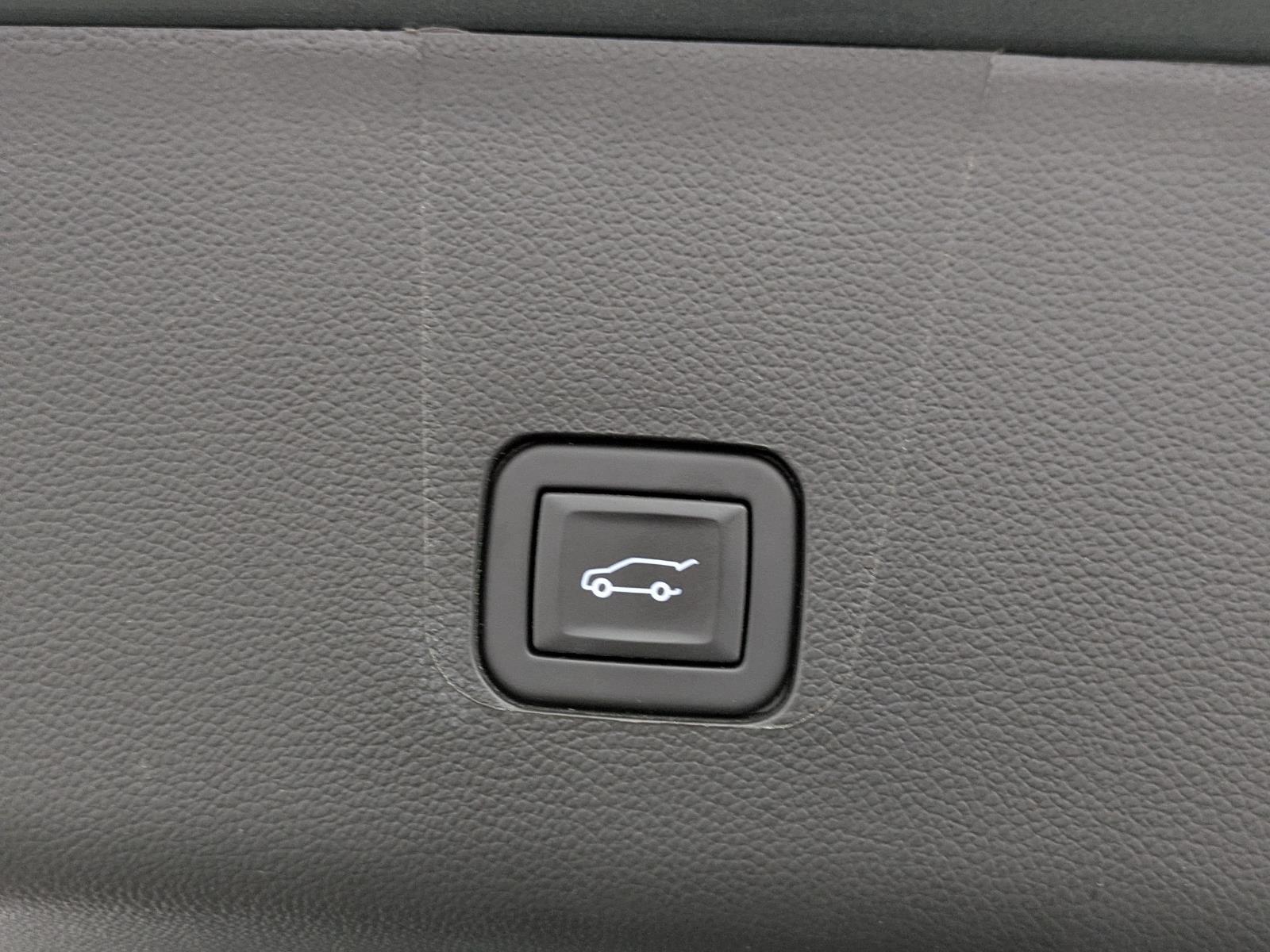 2023 Chevrolet Traverse Cloth photo 13