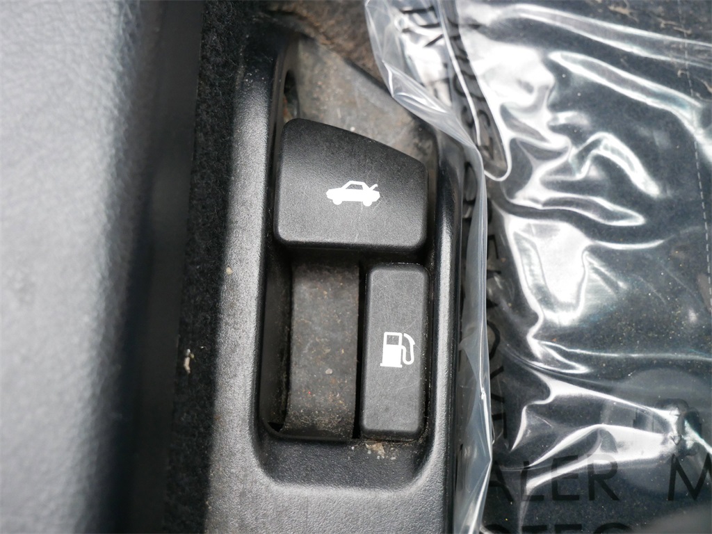 2016 Toyota Camry SE photo 20