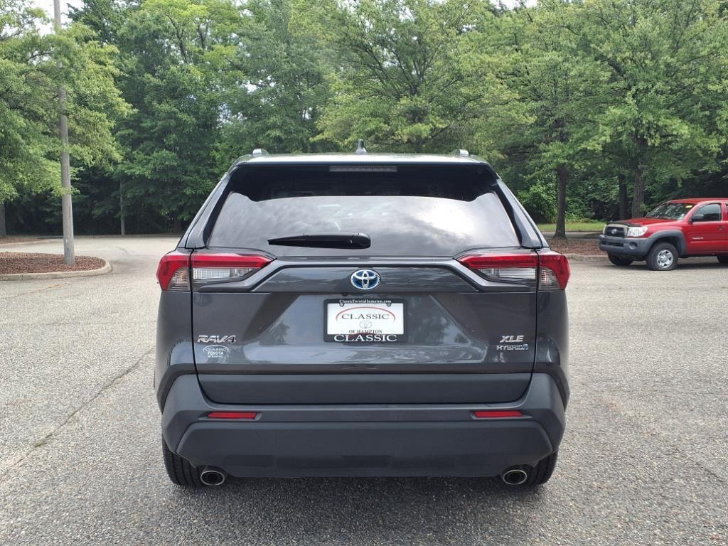 2024 Toyota RAV4 Hybrid XLE photo 4