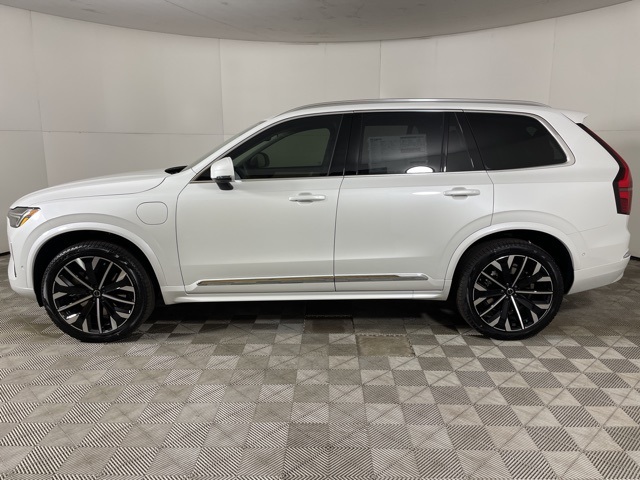 2025 Volvo XC90 T8 AWD Plus photo 5
