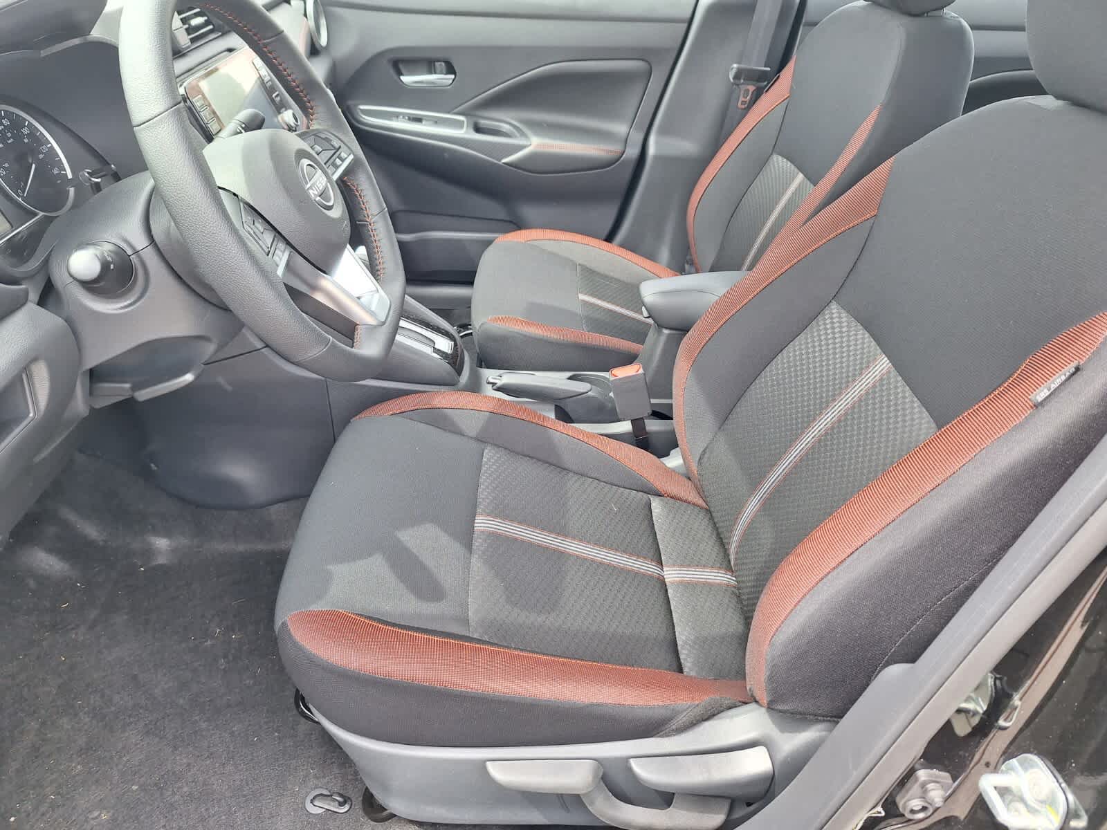 2025 Nissan Versa SR photo 10
