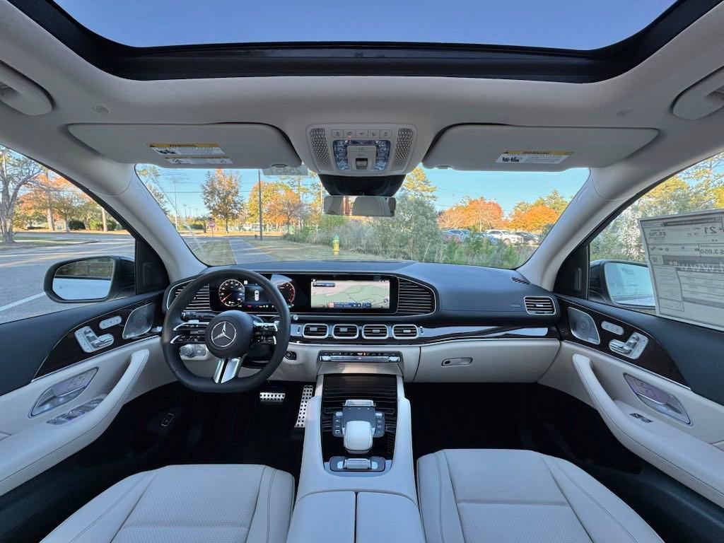 2025 Mercedes Benz GLS 450 4MATIC photo 2